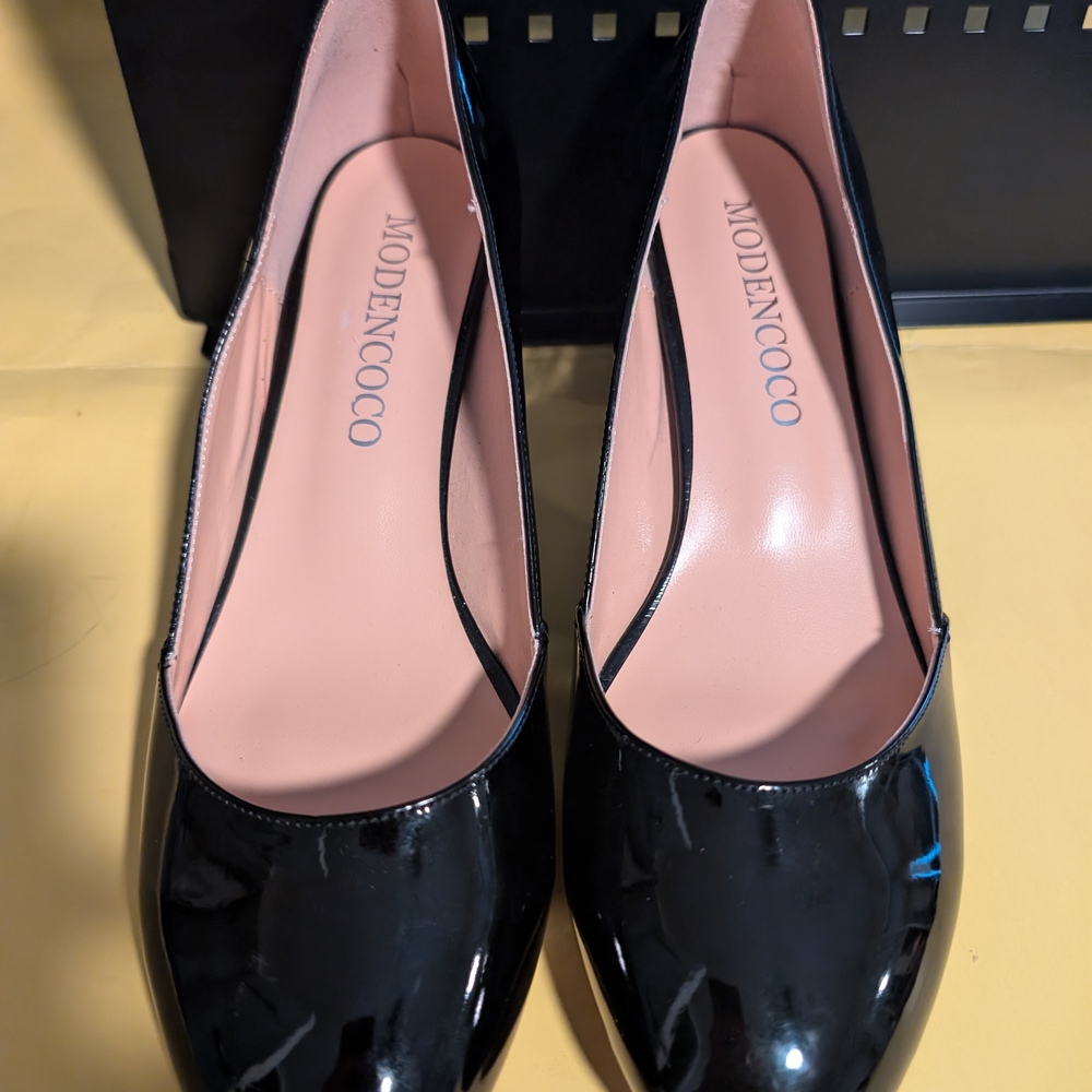 Modencoco Round Toe Patent Heels 2" New Size 9